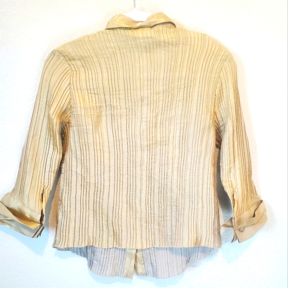 💚5/$25 Nicola Gold Metallic Gauze Button Up Blouse Size Small - Picture 2 of 3
